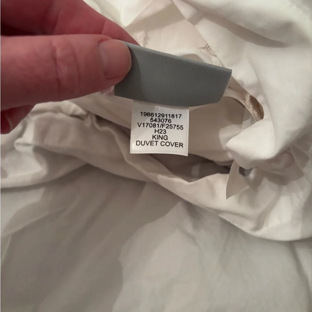 Lands’ End Luxurious White Cotton duvet cover with insert. King size EUC!